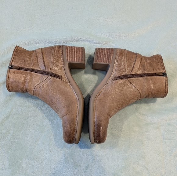 Dansko Heeled Booties - 40 - Honey - Picture 5 of 10